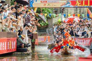 电讯报：拜仁希望夏窗补防守中场，准备加大力度签阿马杜-奥纳纳